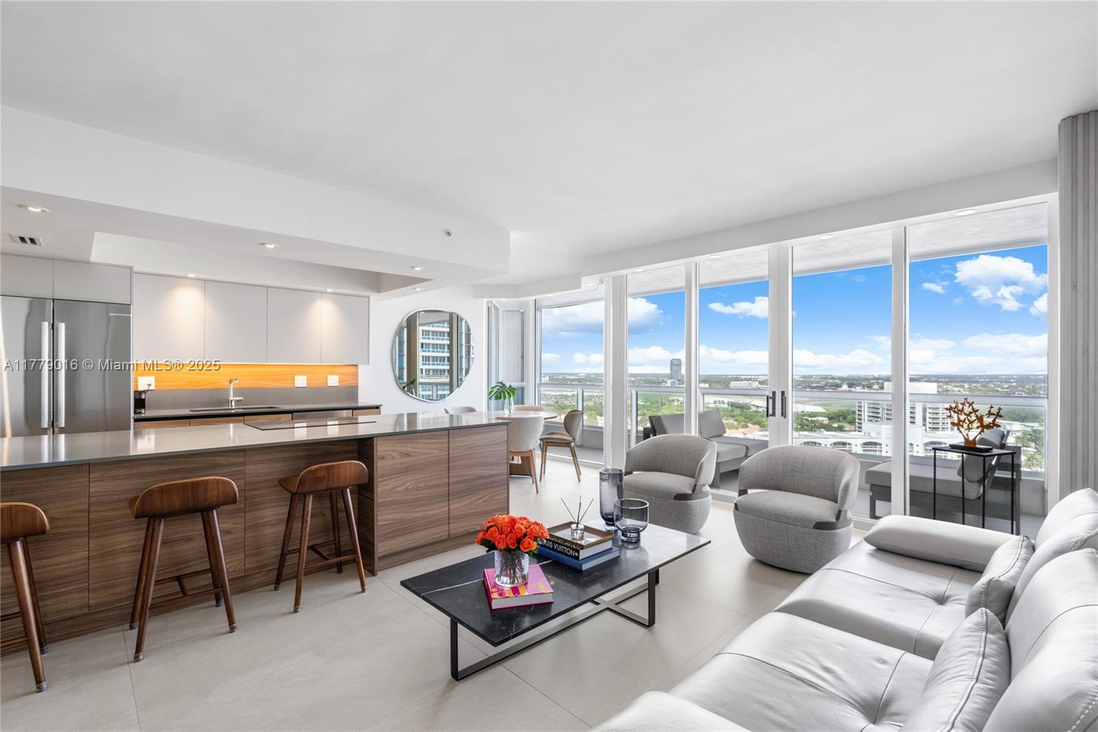 Property Photo: 21055 Yacht Club Dr 2707 FL 33180