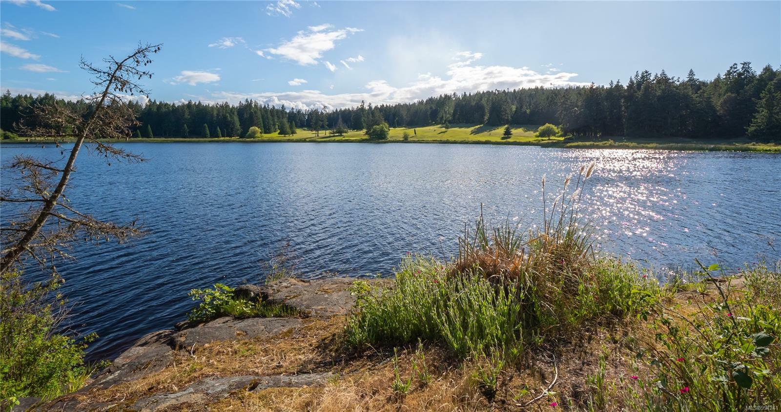 Property Photo: 909 South Rd BC V0R 1X0