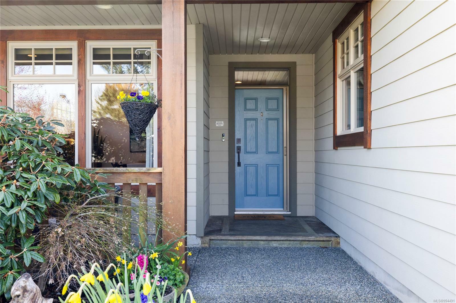 Property Photo: 186 Hamilton Ave BC V9P 2W4