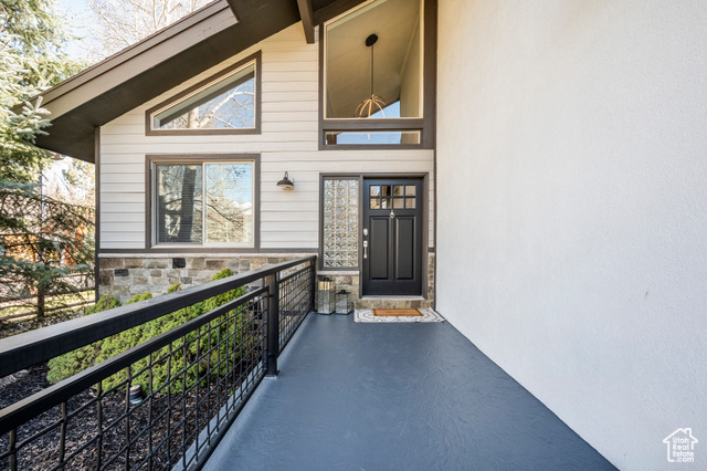 Property Photo: 872 Martingale Ln UT 84098