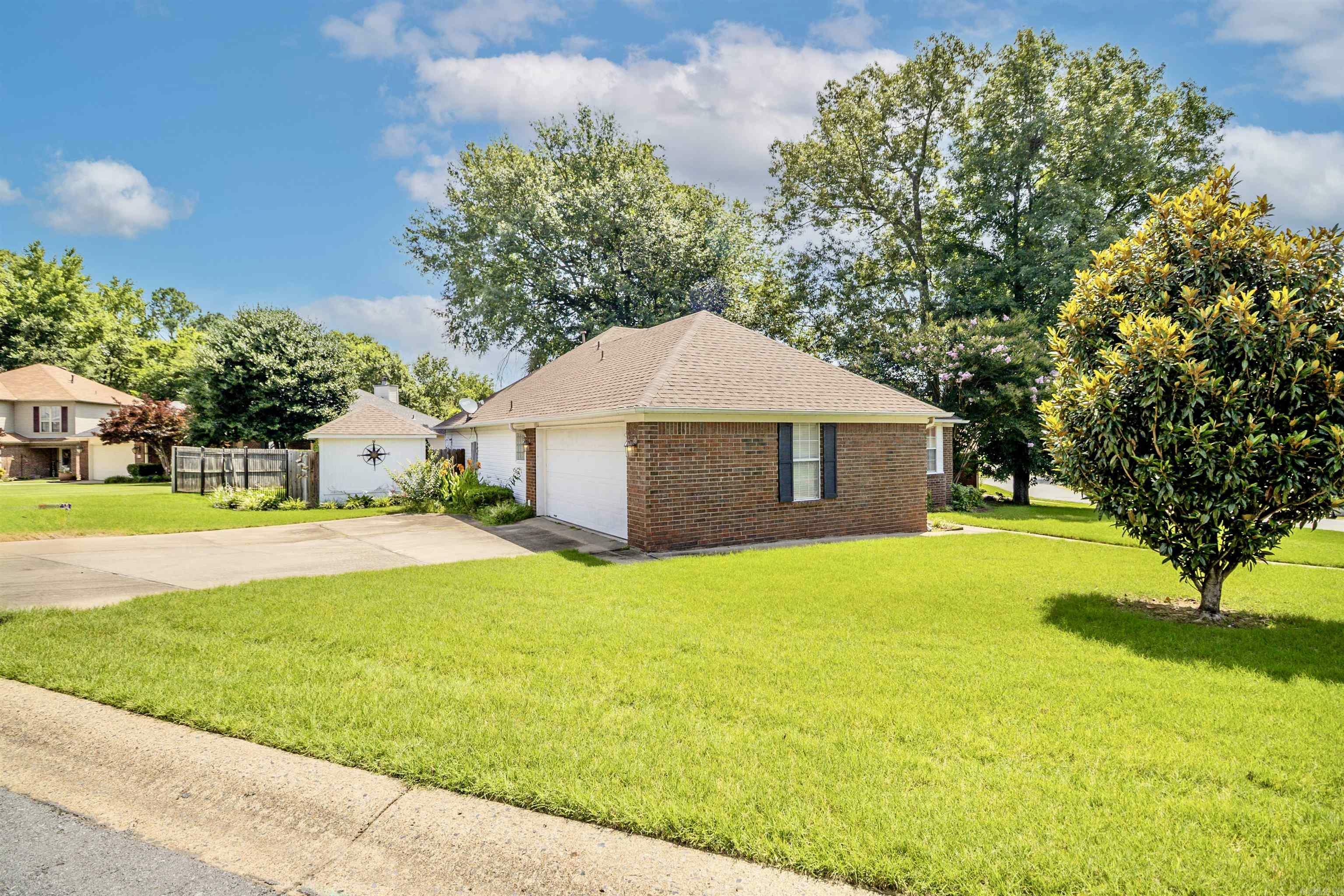 Property Photo: 1007 Spring Creek Cove AR 72015