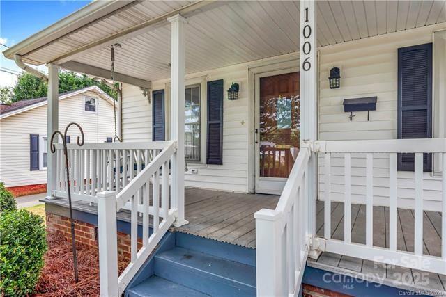 Property Photo: 1006 N Ridge Avenue NC 28083