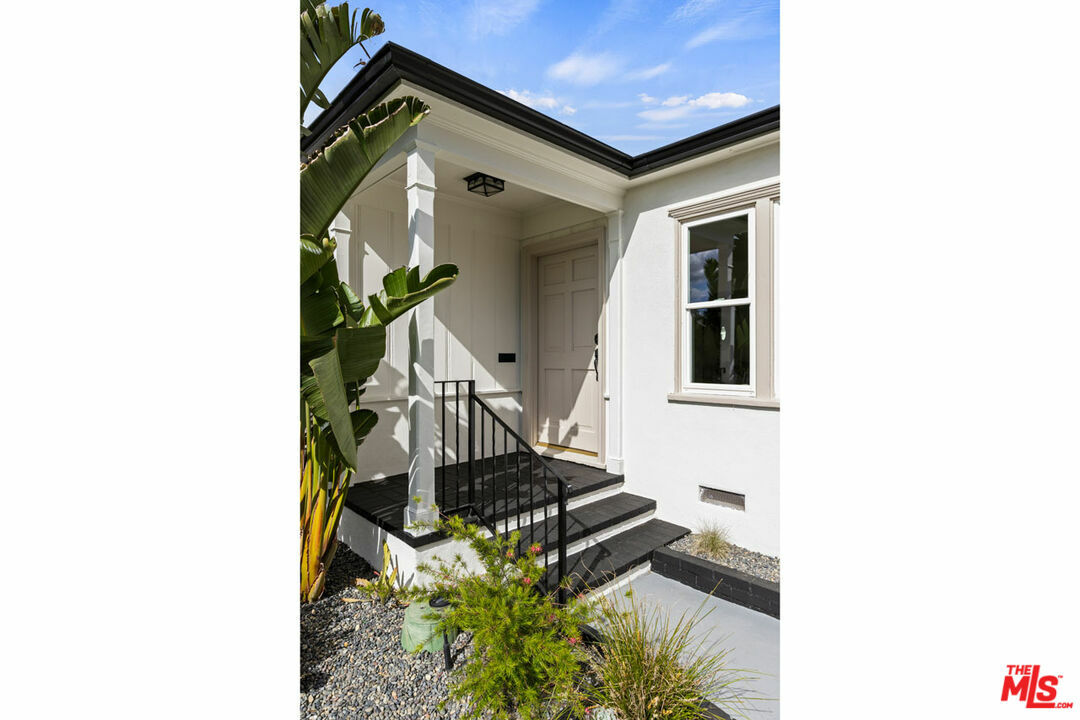 Property Photo: 6640 Densmore Ave CA 91406