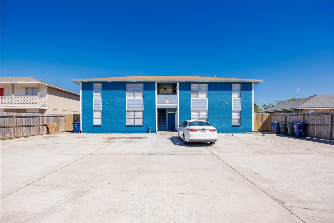 Property Photo: 937 Quetzal Street TX 78418
