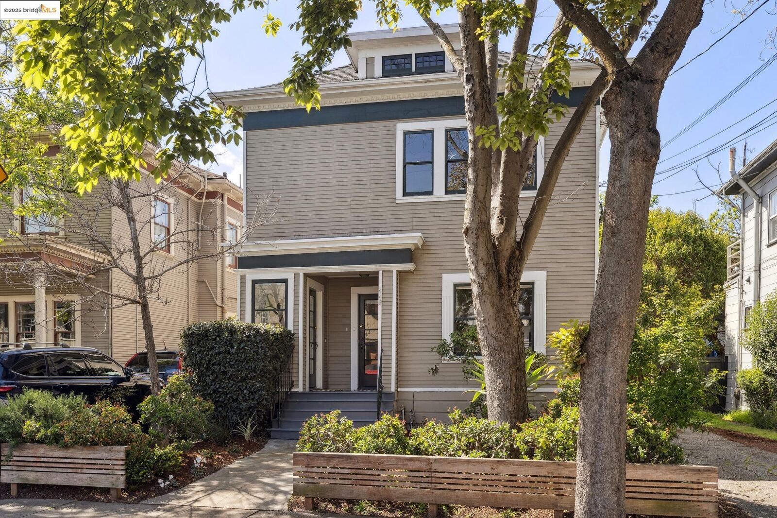 Property Photo:  449 37th St  CA 94609 