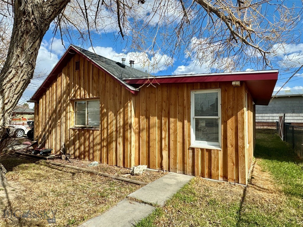 Property Photo: 1101 E Glendale Street MT 59725