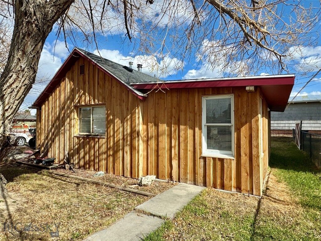 Property Photo:  1101 E Glendale Street  MT 59725 