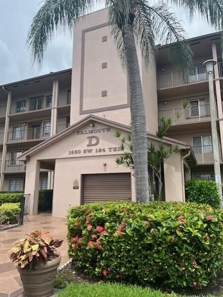 Property Photo: 1650 SW 124th Ter 410D FL 33027