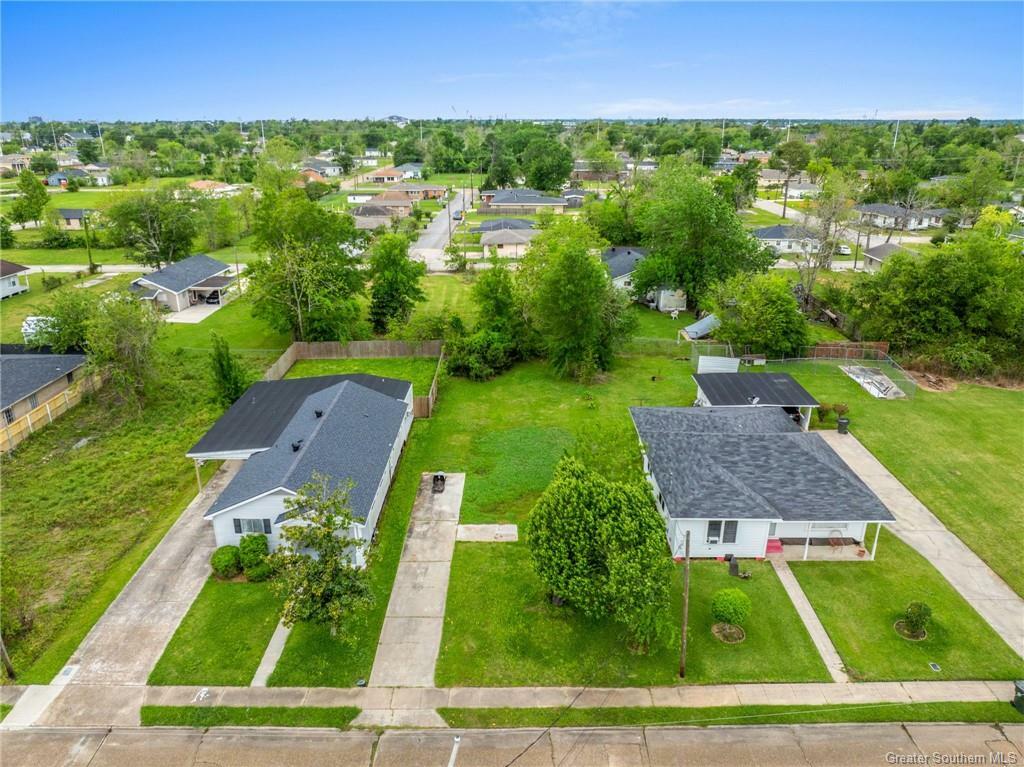 Property Photo: 611 N Cherry Street LA 70601
