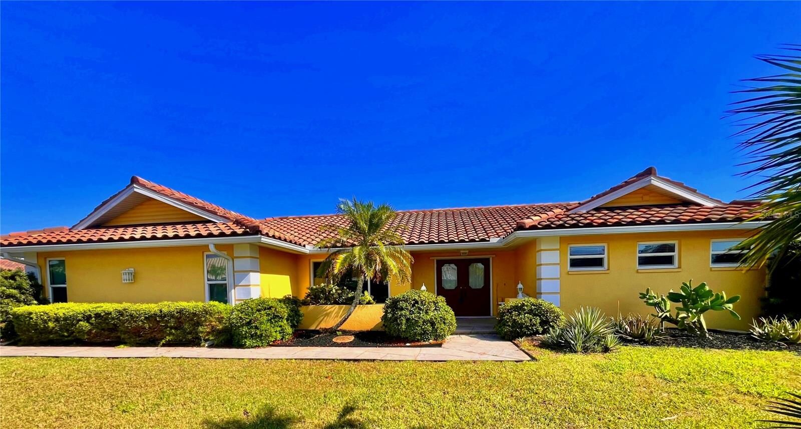Property Photo: 409 Firethorn Avenue FL 34223