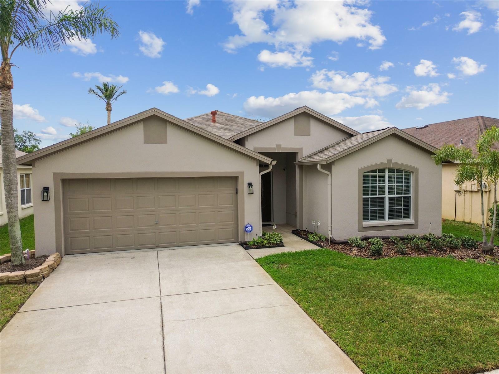 Property Photo: 9959 Stockbridge Drive FL 33626