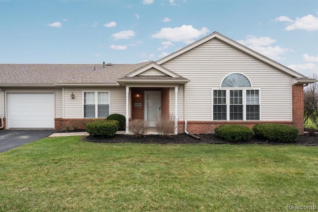 Property Photo:  2400 Sutton Drive  MI 48182 2412 