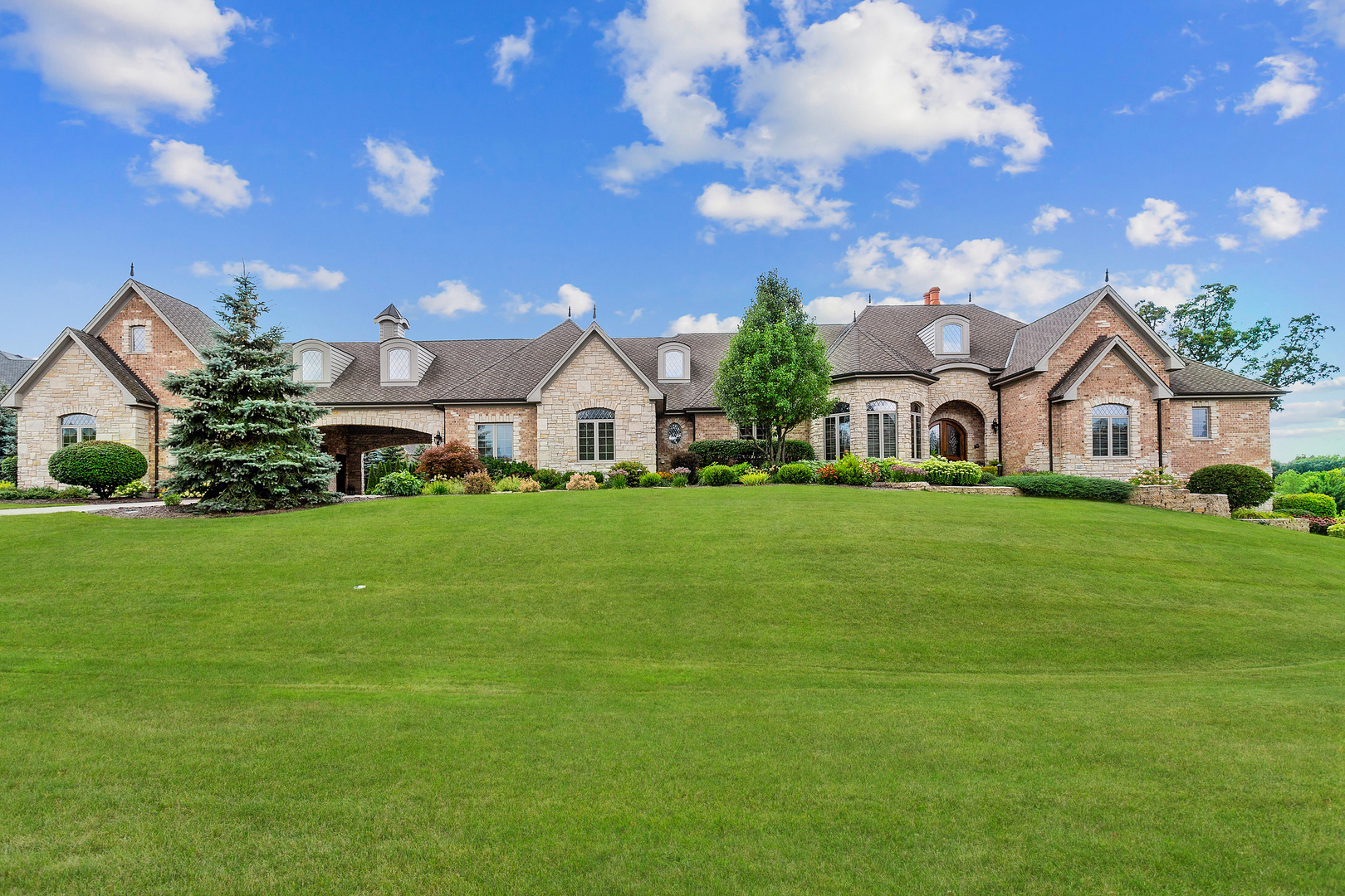Property Photo: 208 Forest Edge Drive IL 60464