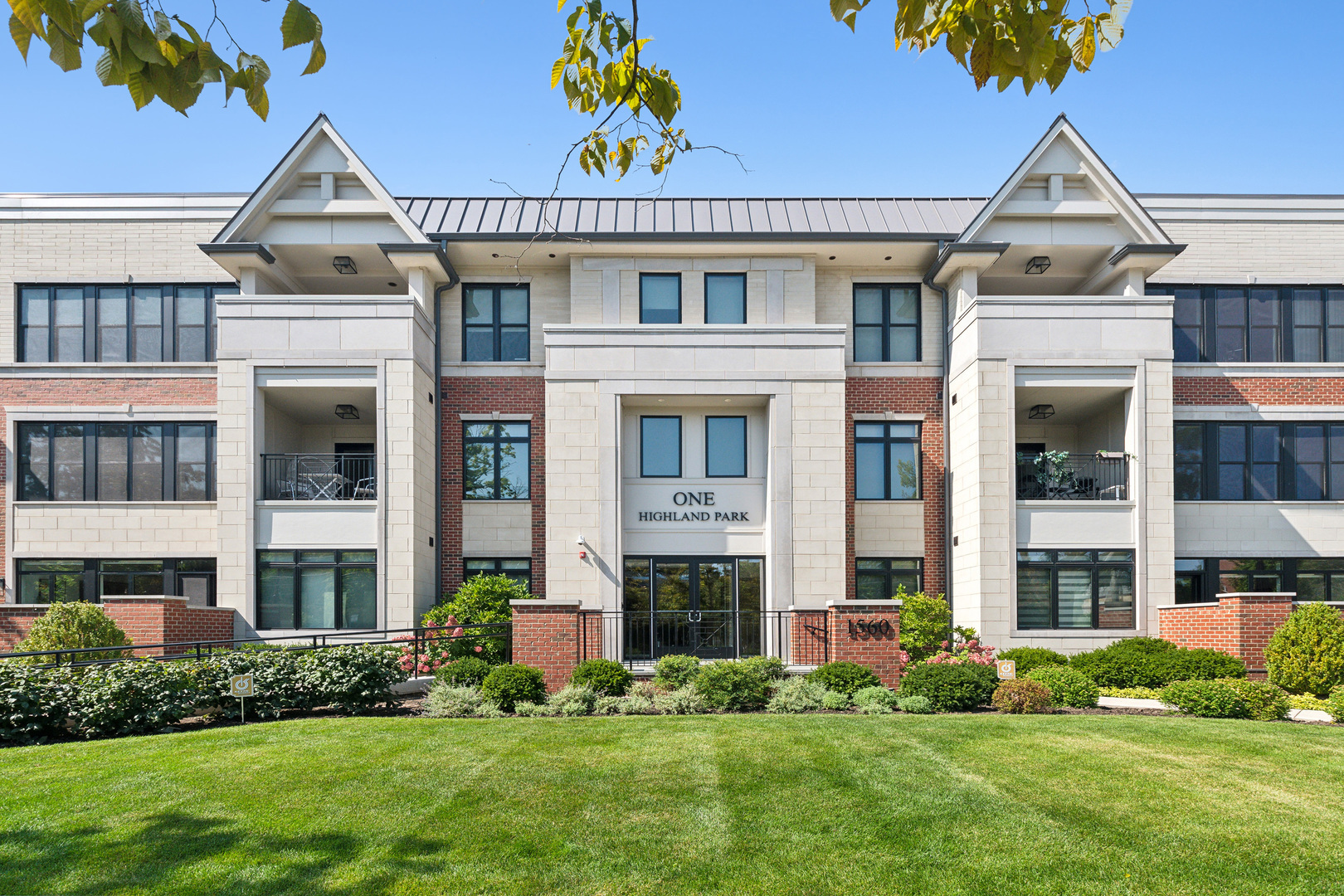 Property Photo: 1560 Oakwood Avenue 205 IL 60035