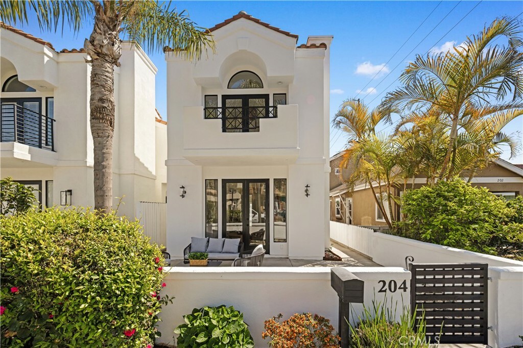 Property Photo: 204 Lincoln Ave CA 92648