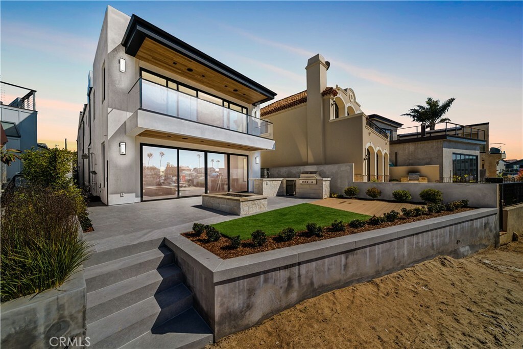Property Photo: 20 Balboa Coves CA 92663