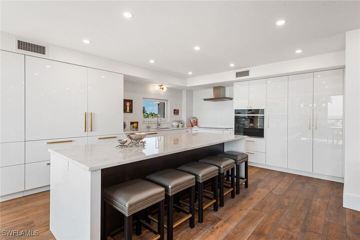 Property Photo:  4031 Gulf Shore Boulevard N 4B  FL 34103 