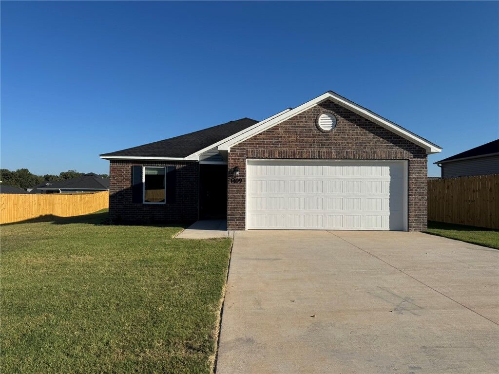 Property Photo:  1409 E Piedmont Court  AR 72761 