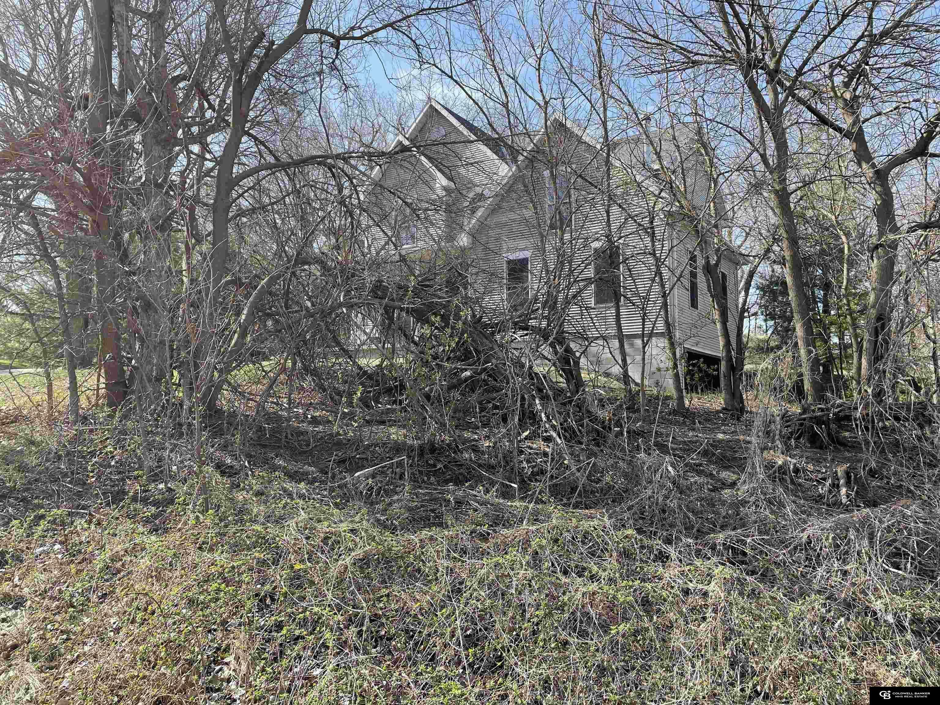 Property Photo: 575 E 5th Street NE 68065