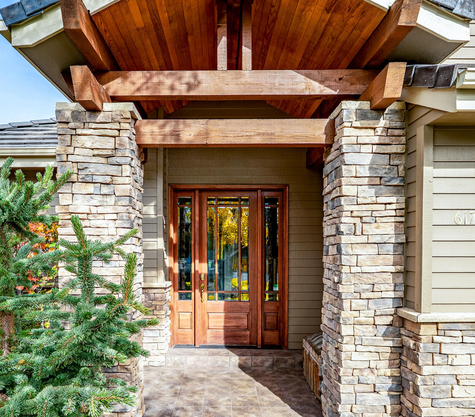 Property Photo:  61783 Metolius Drive  OR 97702 