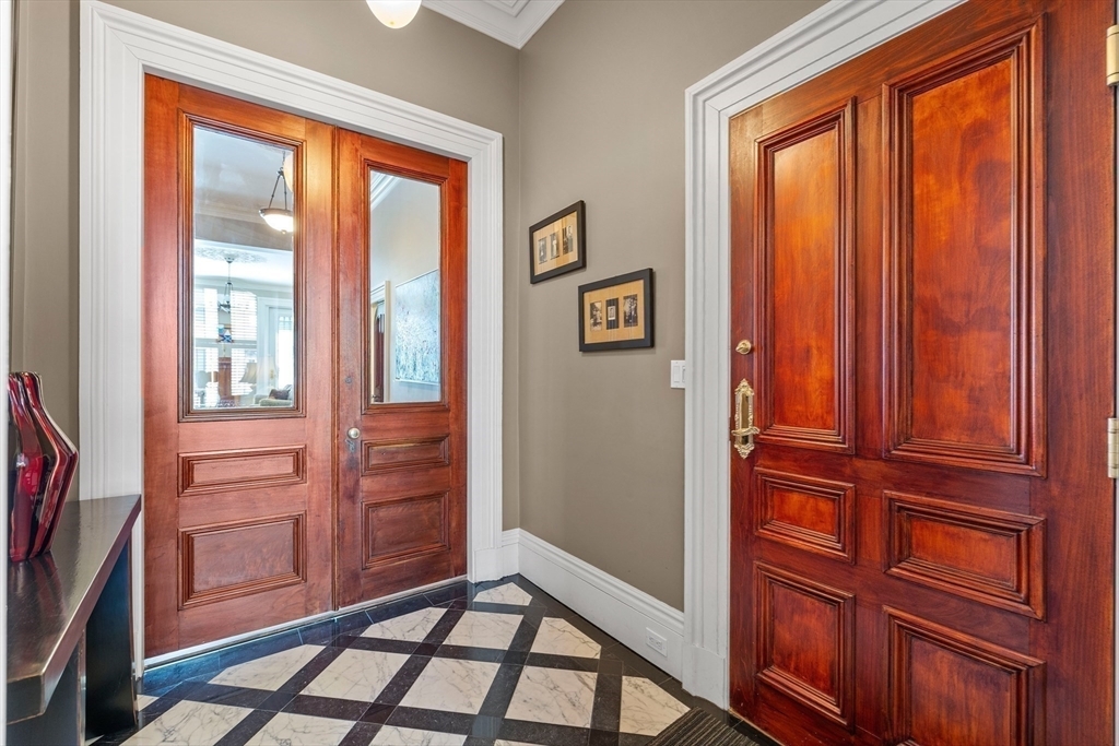 Property Photo:  128 Marlborough St 2  MA 02116 