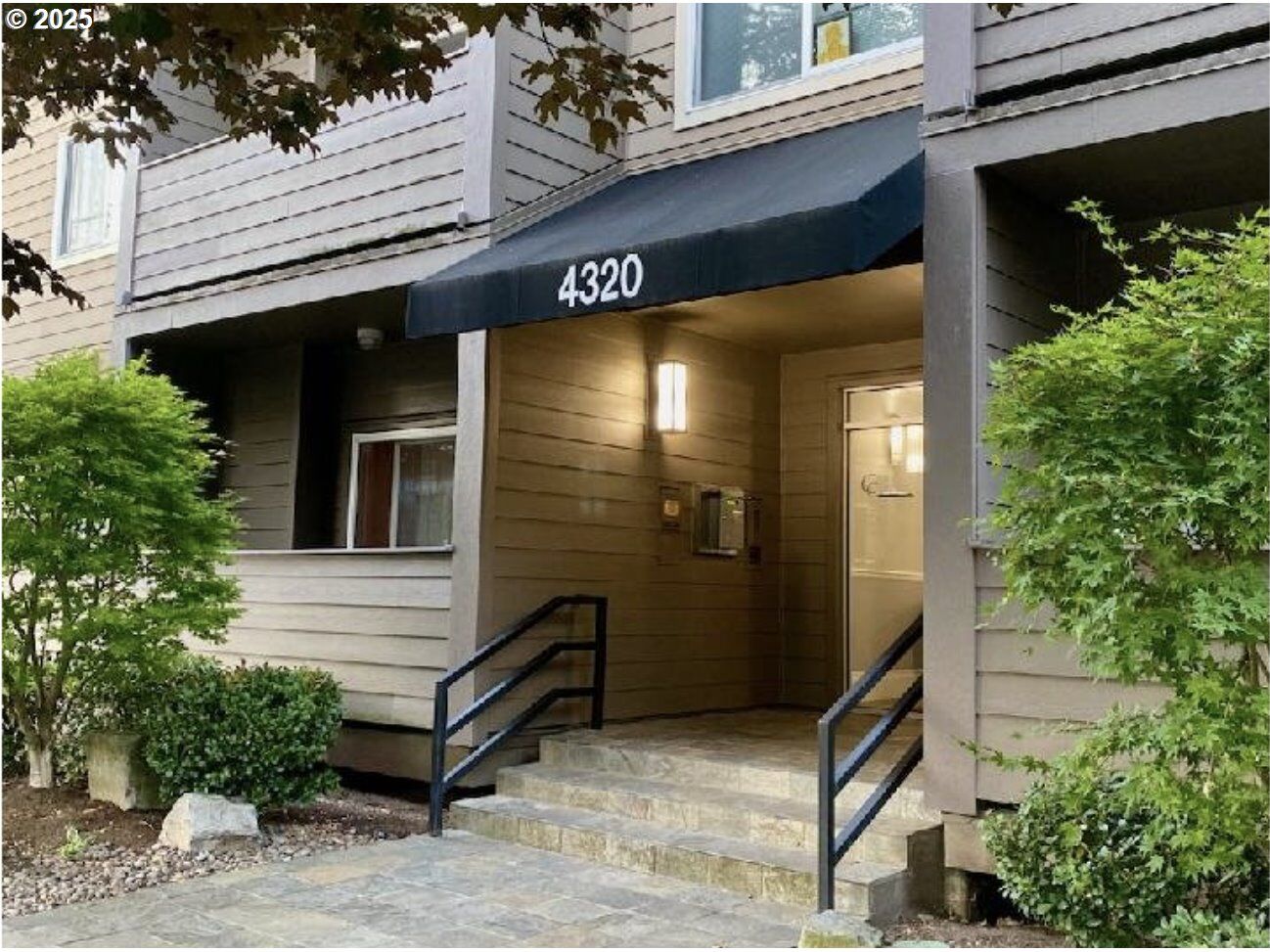 Property Photo: 4320 S Corbett Ave 116 OR 97239