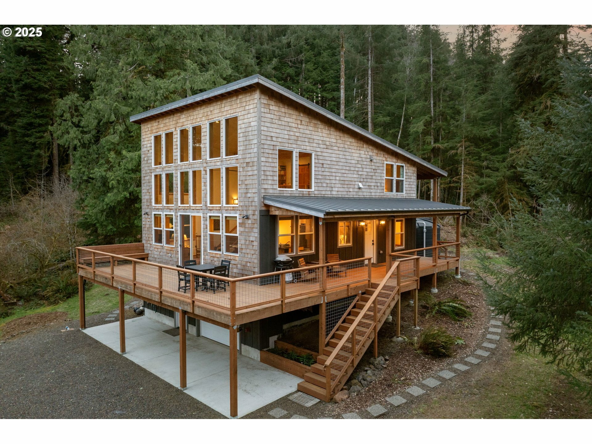 Property Photo: 44450 Katherine Ln OR 97131