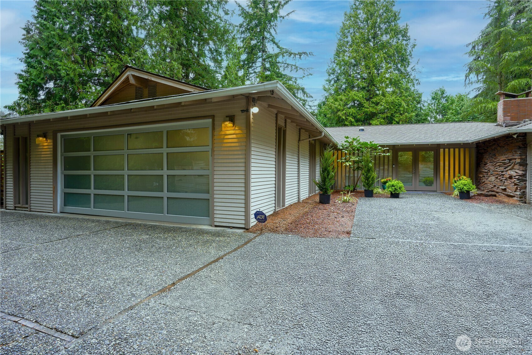 Property Photo: 1016 122nd Avenue SE WA 98005