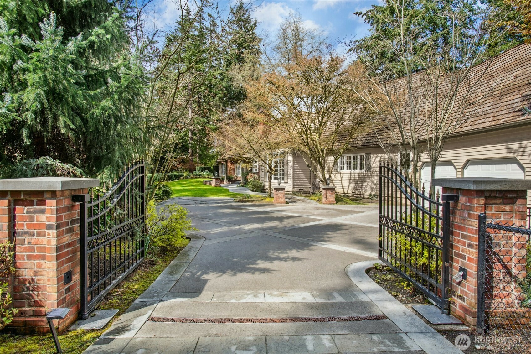 Property Photo: 8150 Evergreen Lane WA 98040