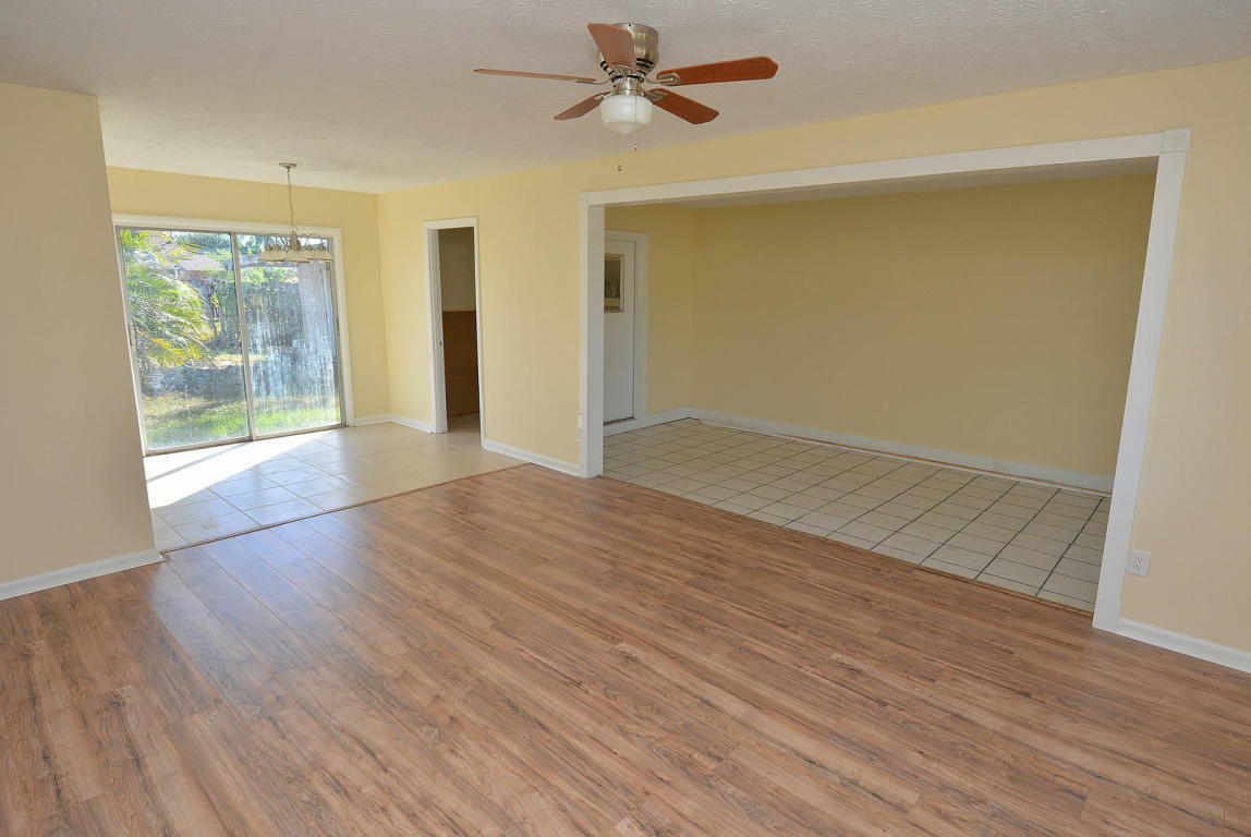 Property Photo: 912 SE 8th Street FL 34994