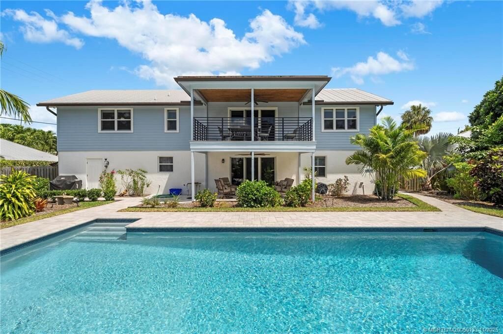 Property Photo:  216 SE Flamingo Avenue  FL 34996 