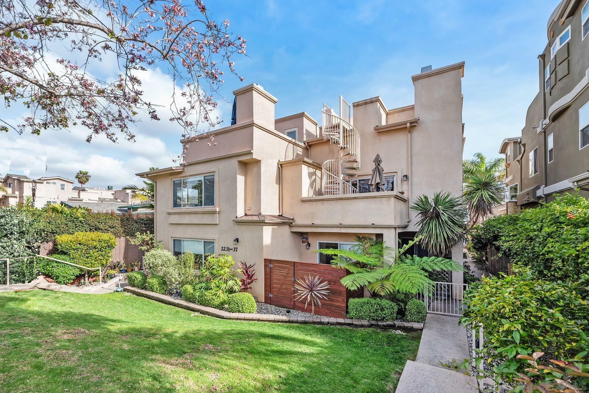 Property Photo: 2233 Felspar St CA 92109