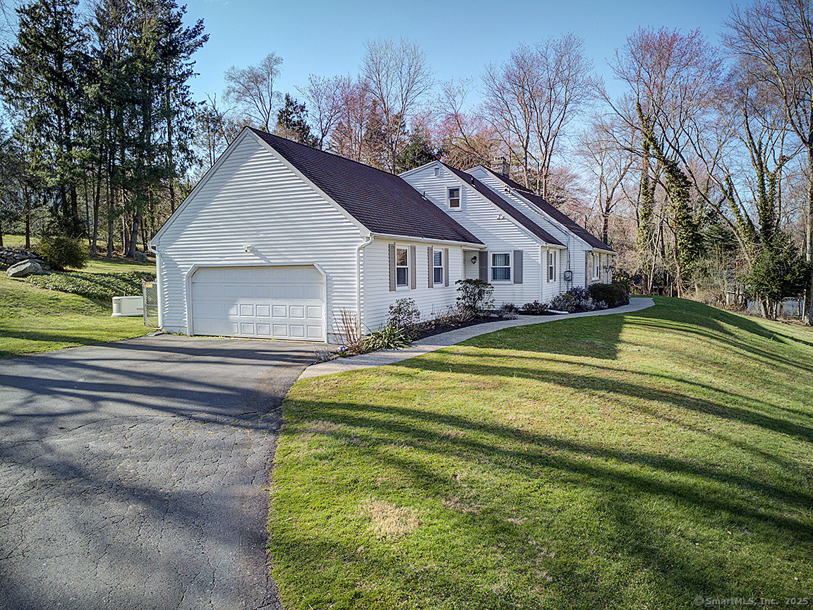 Property Photo:  10 Edgehill Drive  CT 06525 