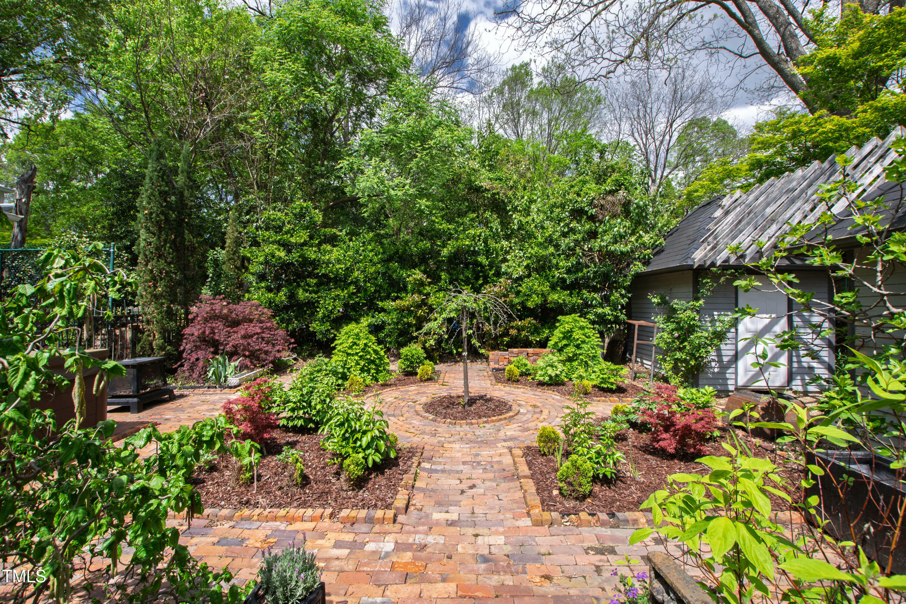 Property Photo: 315 Oakwood Avenue NC 27601