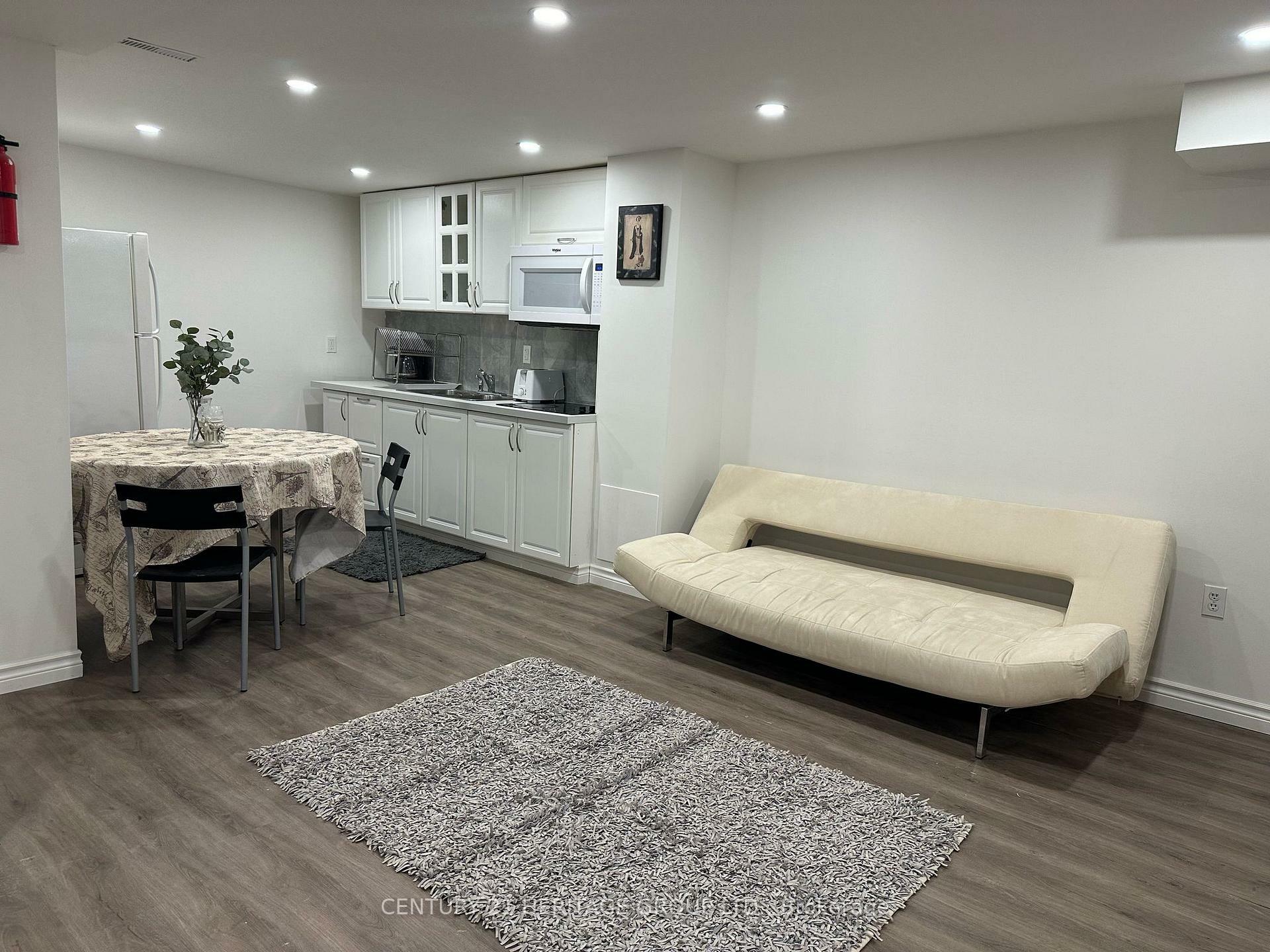 Property Photo: 135 Glenway Circle ON L3Y 7S3