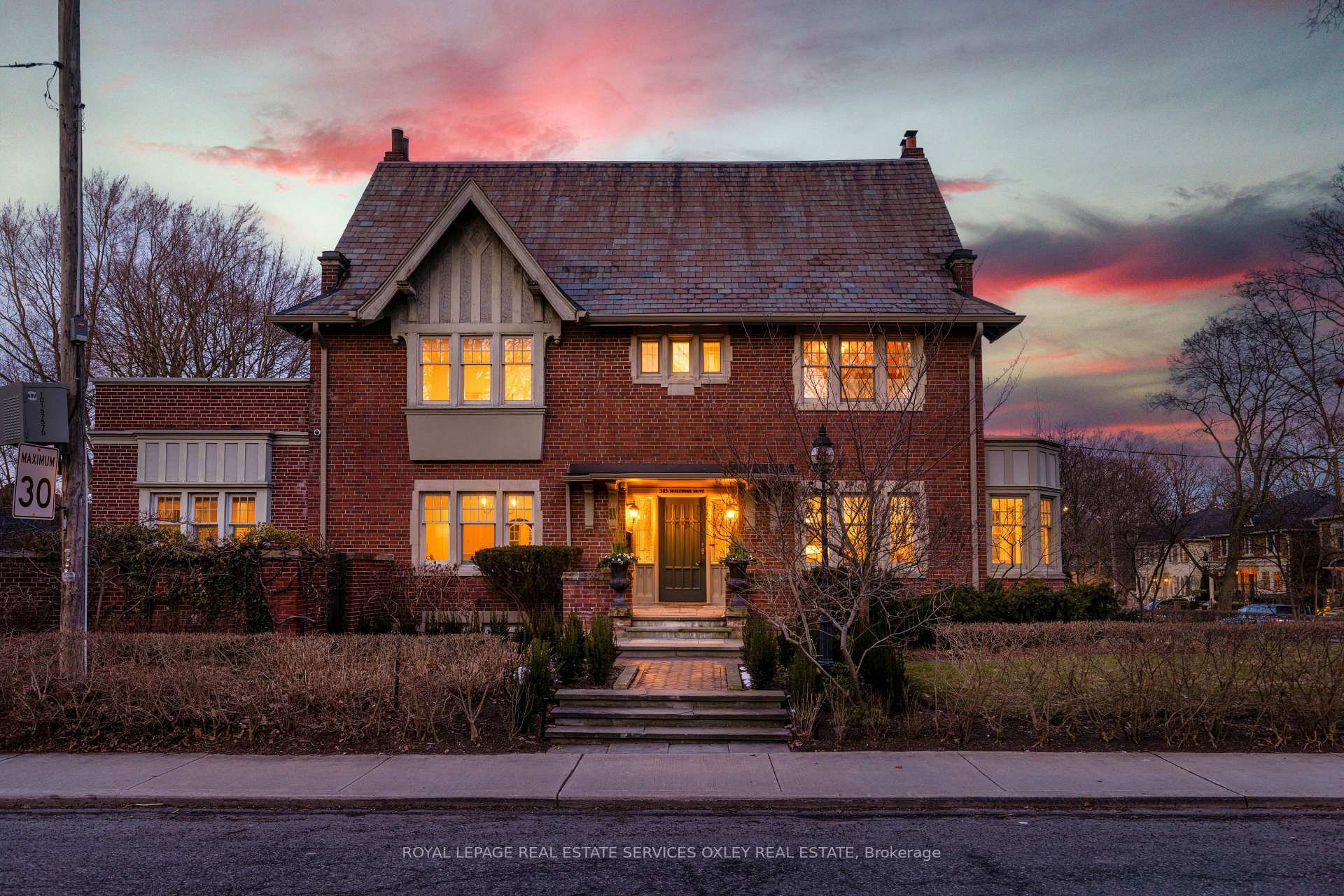 Property Photo: 305 Inglewood Drive ON M4T 1J4