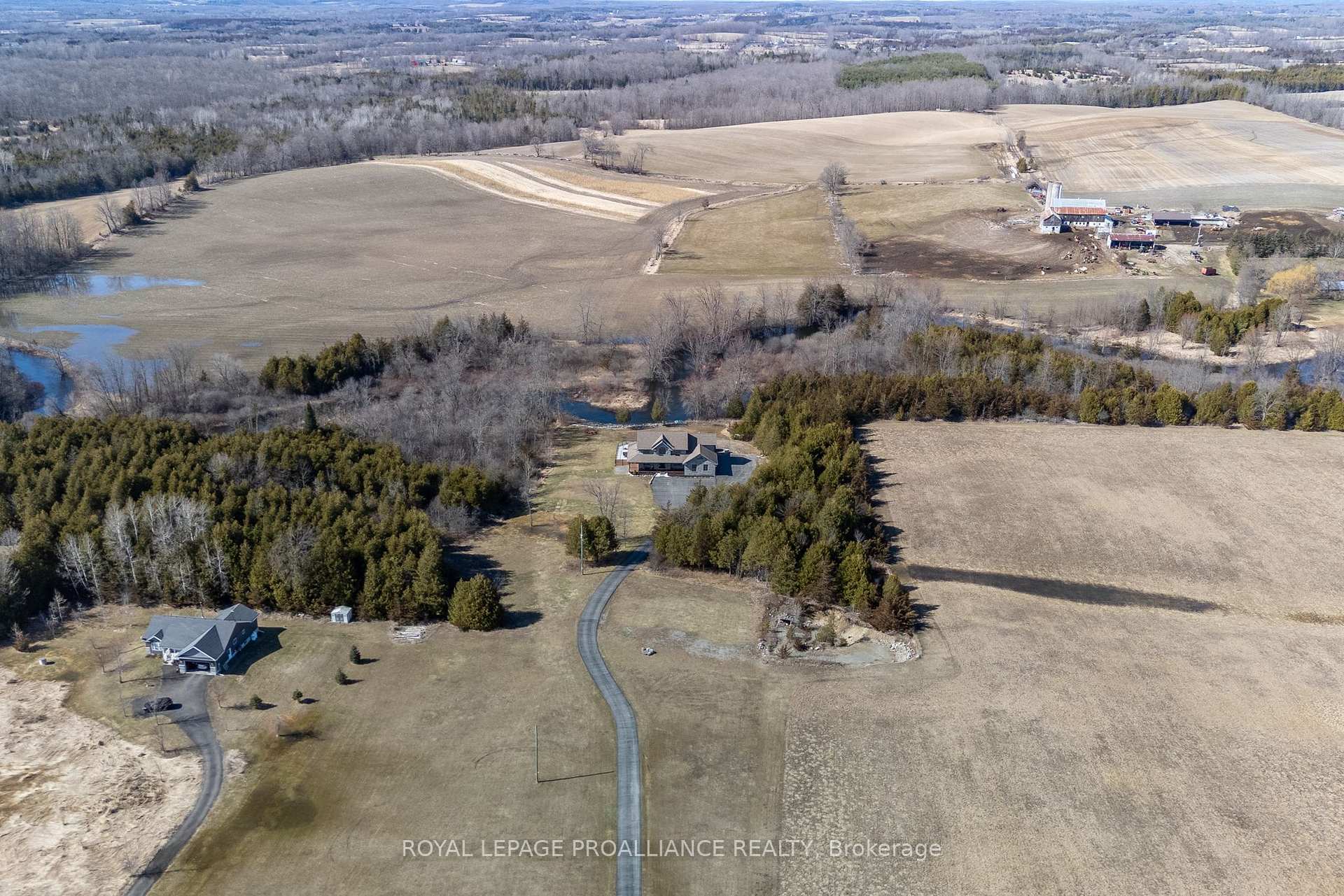 Property Photo: 1017 Thrasher Road ON K0K 2V0