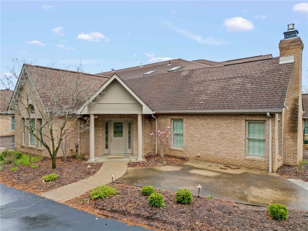 Property Photo: 322 Village Green Dr PA 15317