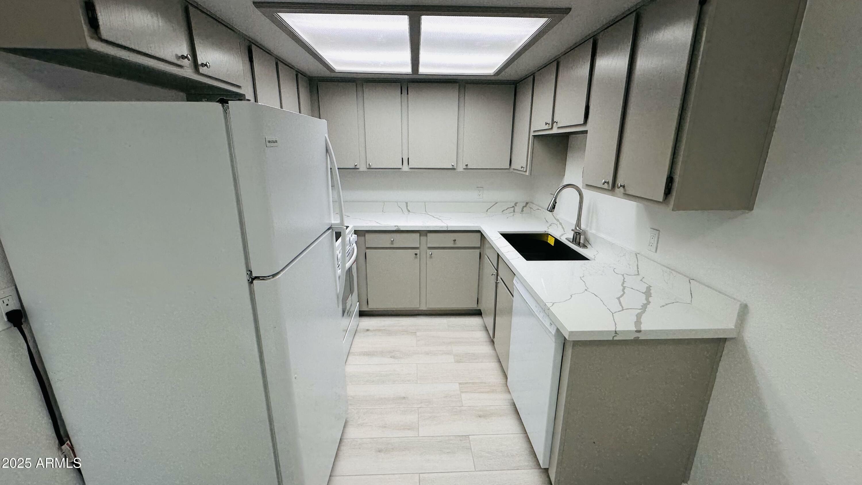 Property Photo: 1548 E 26th Lane 2 AZ 85119