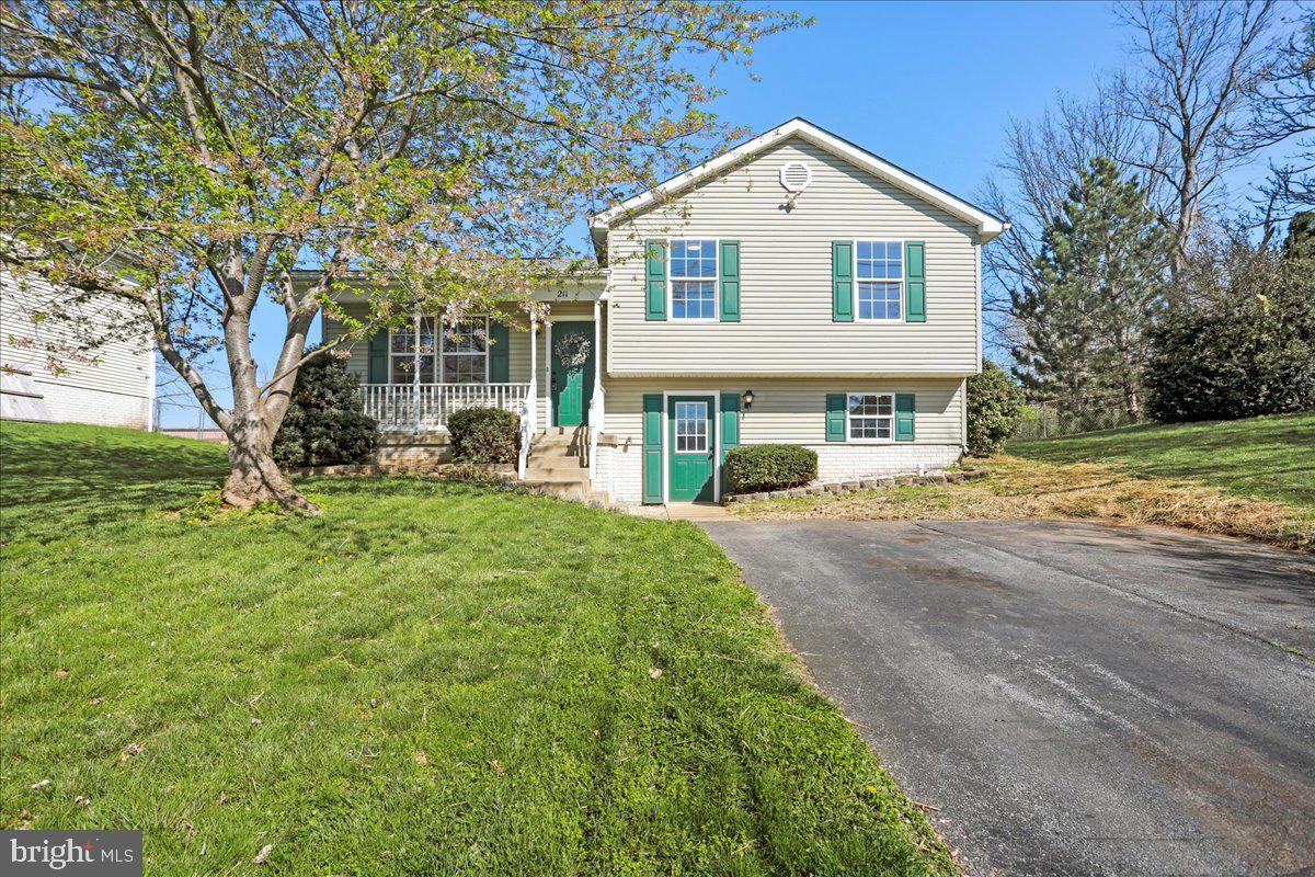 Property Photo: 211 E 11th Avenue WV 25438