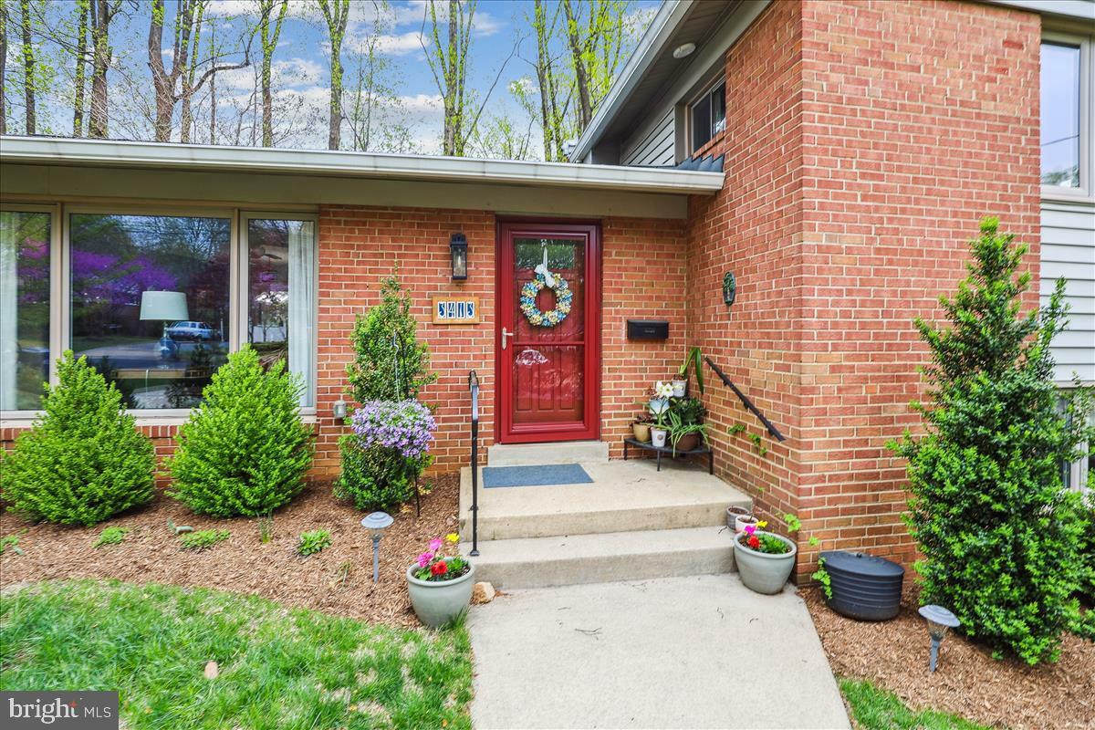 Property Photo: 3413 Slade Court VA 22042