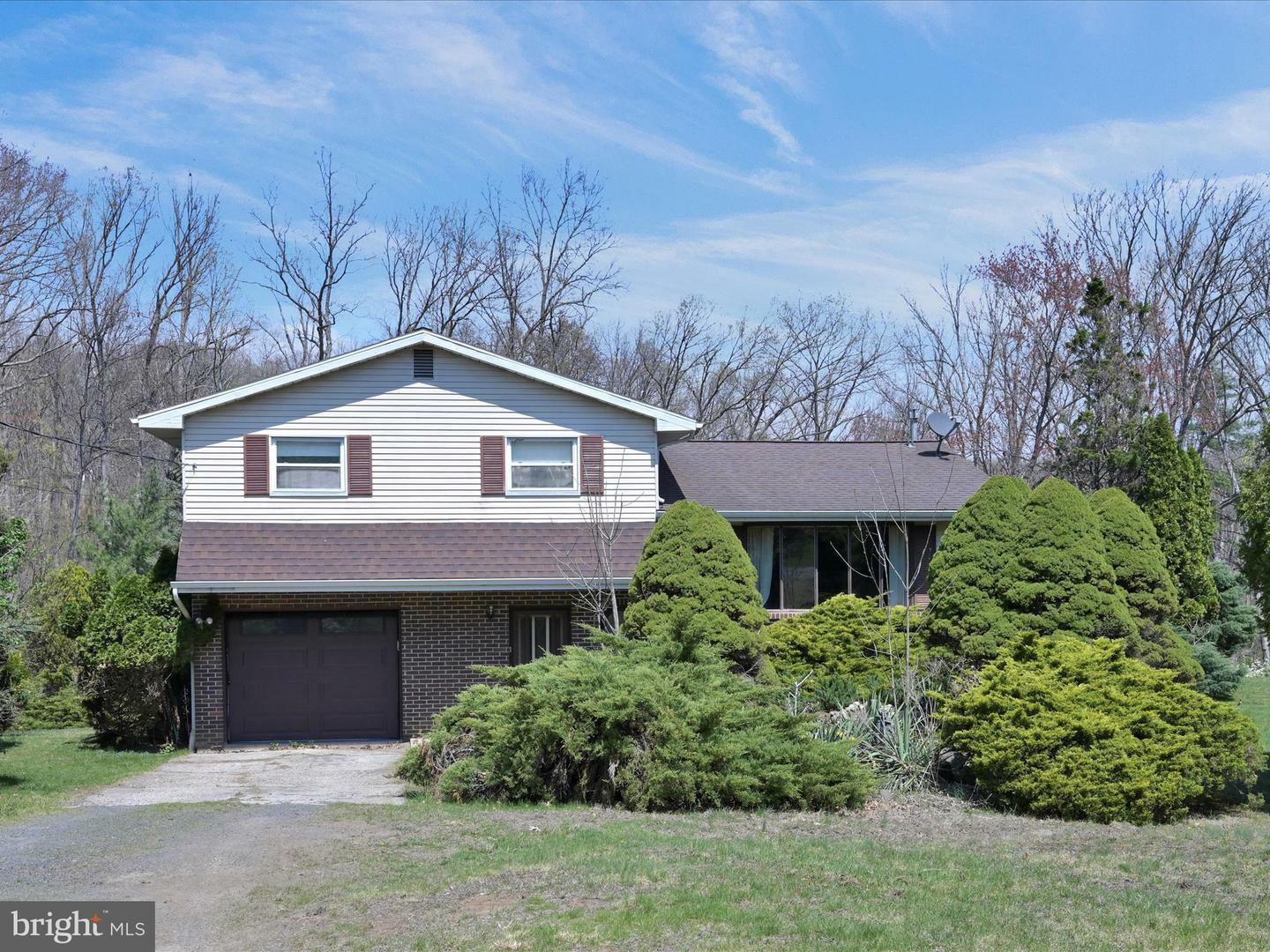 Property Photo:  1183 Centre Turnpike  PA 17961 