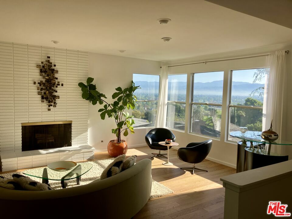 Property Photo:  4025 Weslin Ave  CA 91423 