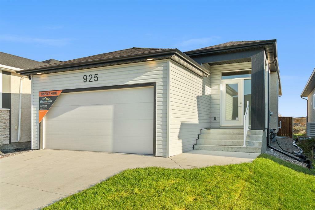 Property Photo: 925 Vaughan Avenue MB R1A 4N8