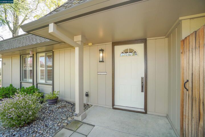 Property Photo:  1932 Ptarmigan Dr 3  CA 94595 