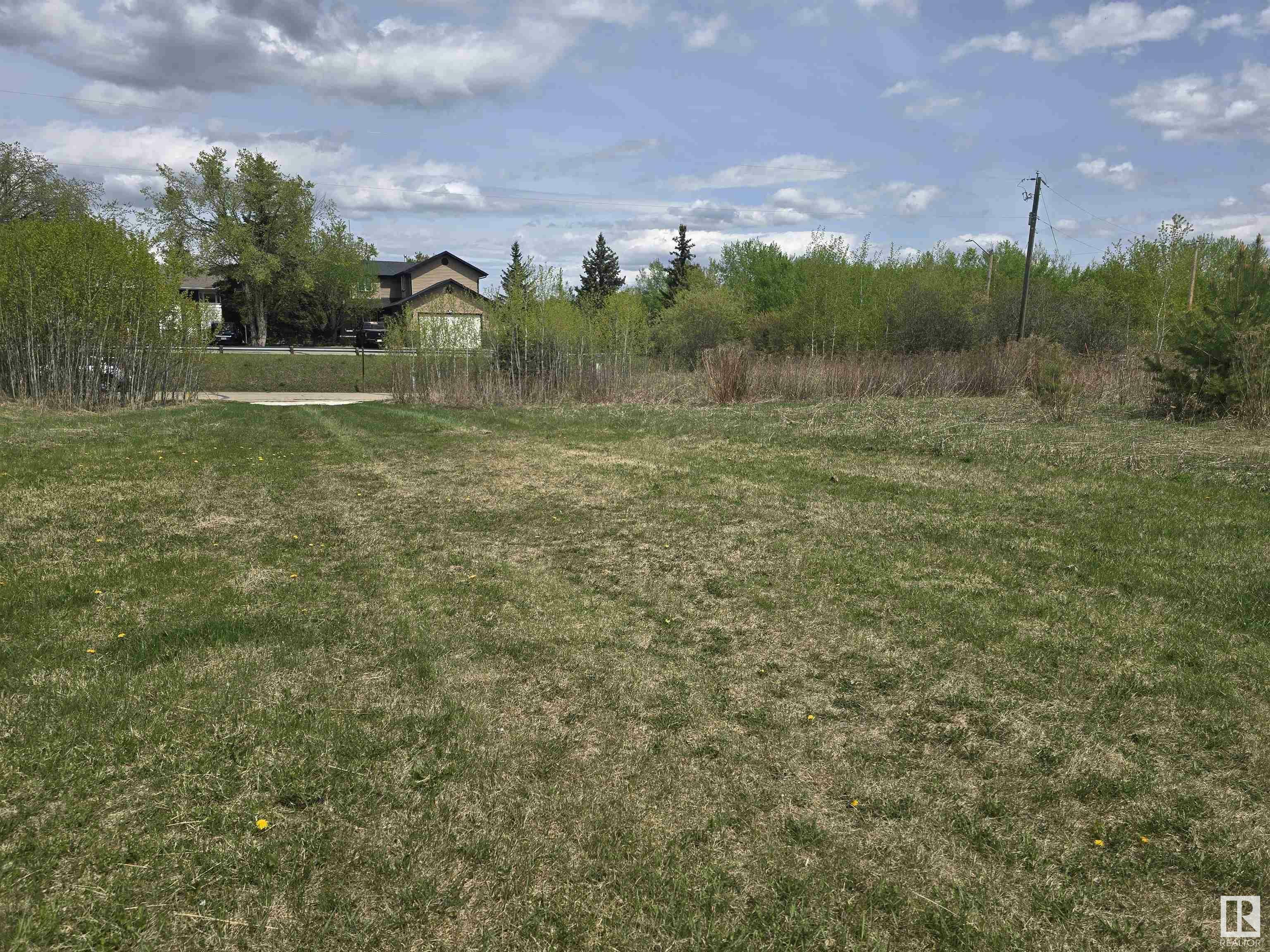 Property Photo:  487 Lakeside Drive  AB T7Z 2T7 