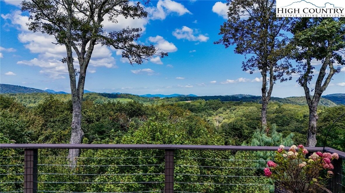 Property Photo:  540 Green Hill Circle  NC 28605 
