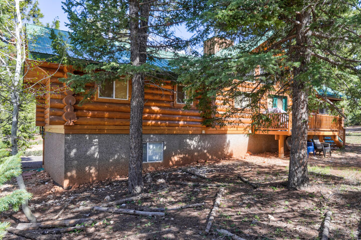 Property Photo: 4055 N Wyatt Earp Ln UT 84762