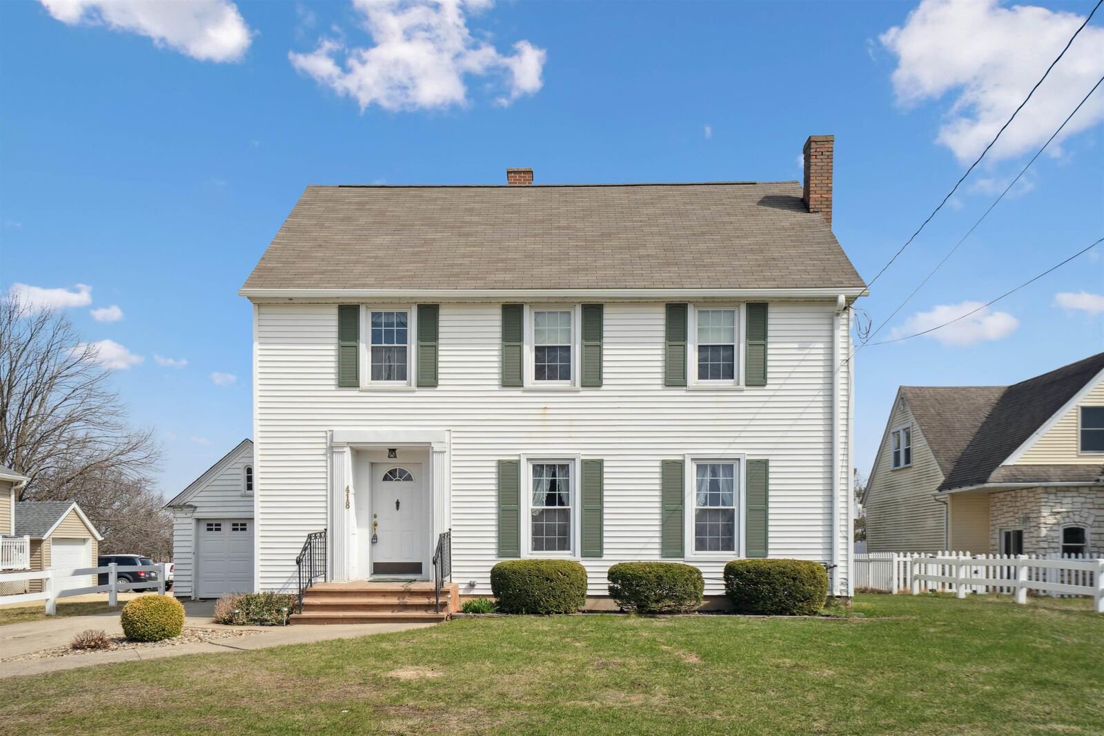 Property Photo:  418 Commercial Street  IA 52076 