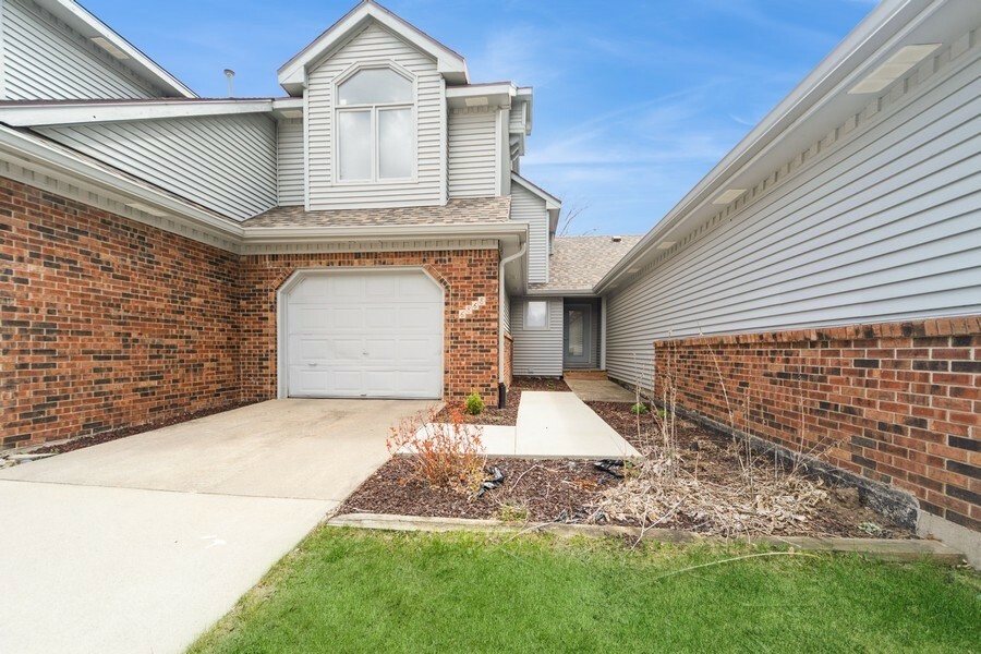 Property Photo: 6868 Sharon Drive IA 50322